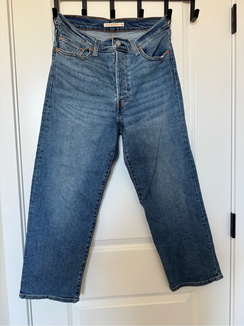 Women’s rib cage straight ankle Levi jeans size 30Wx27L great condition